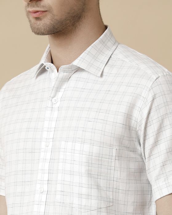 Linen Club Men's Linen Rich Blue Checked Contemporary fit Half Sleeve Casual Shirt