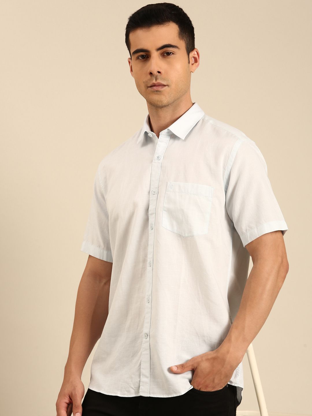 CAVALLO by Linen Club Men's Linen Blend Ice Blue Solid Contemporary Fit Half Sleeves Casual Shirt