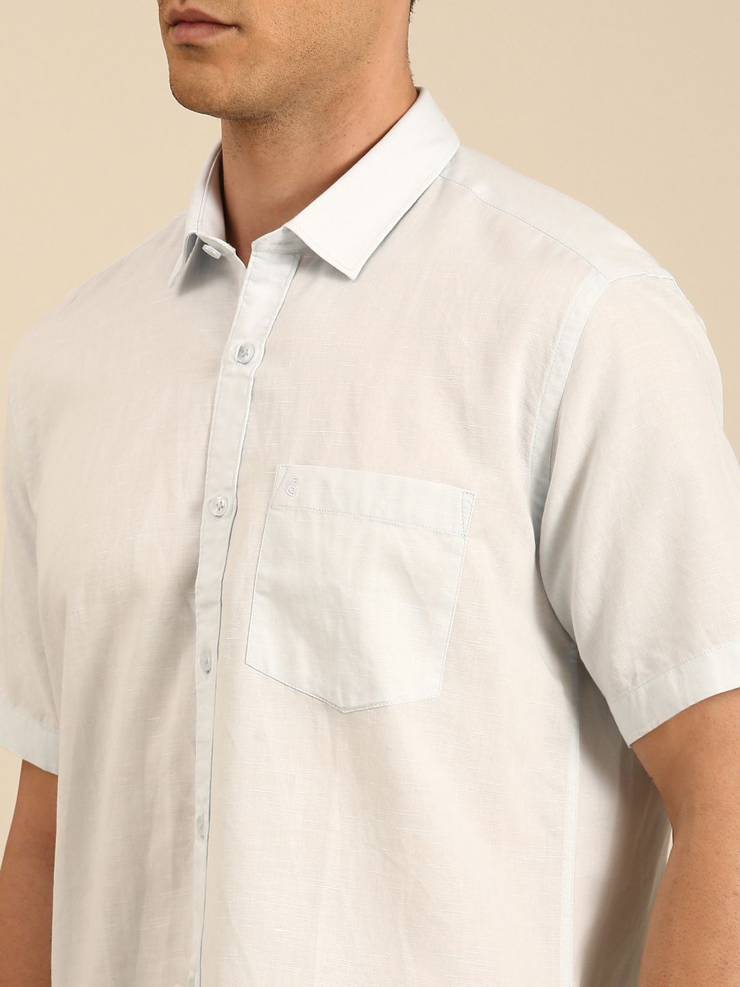 CAVALLO by Linen Club Men's Linen Blend Ice Blue Solid Contemporary Fit Half Sleeves Casual Shirt