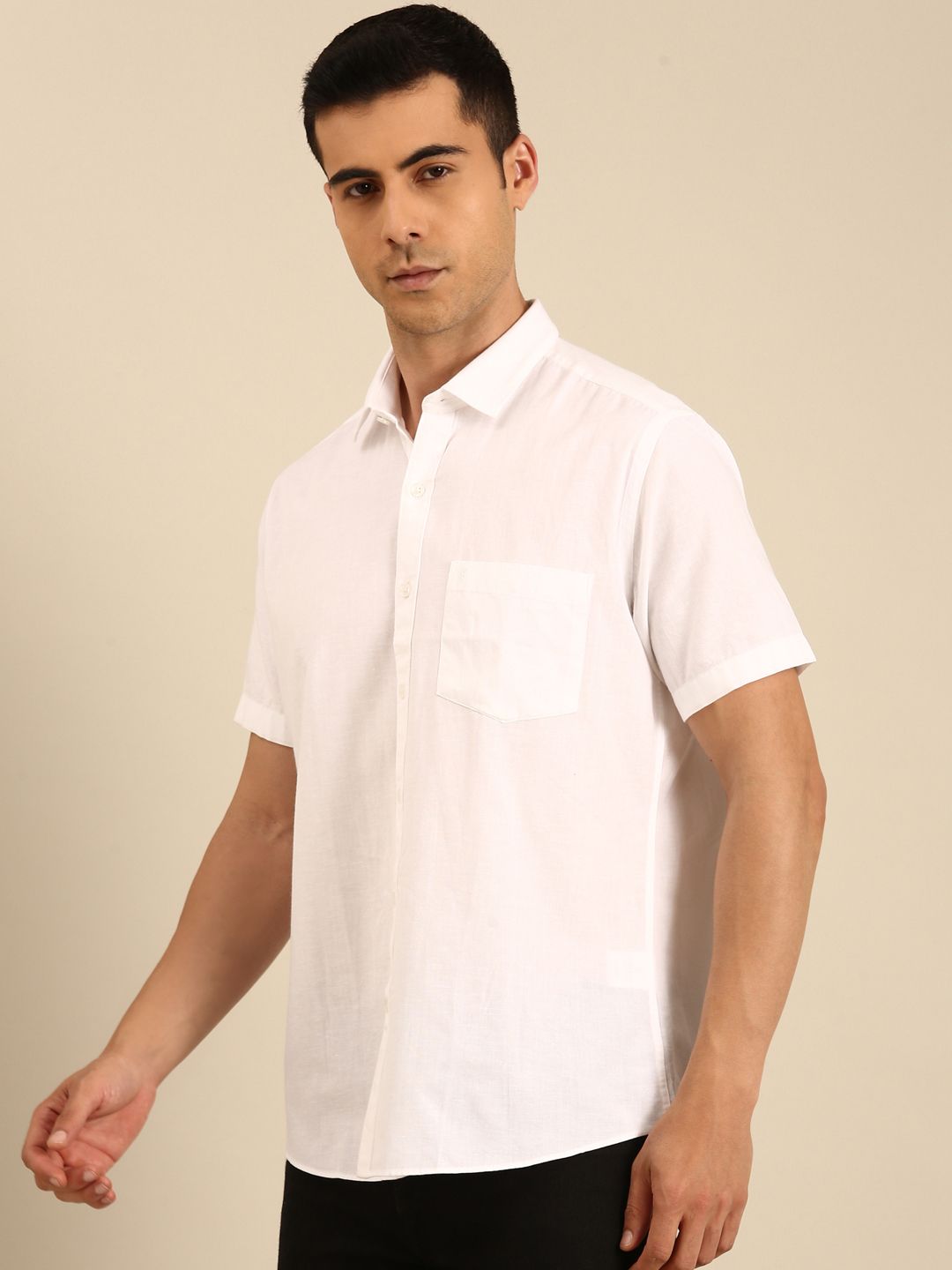 CAVALLO by Linen Club Men's Linen Blend White Solid Contemporary Fit Half Sleeves Casual Shirt