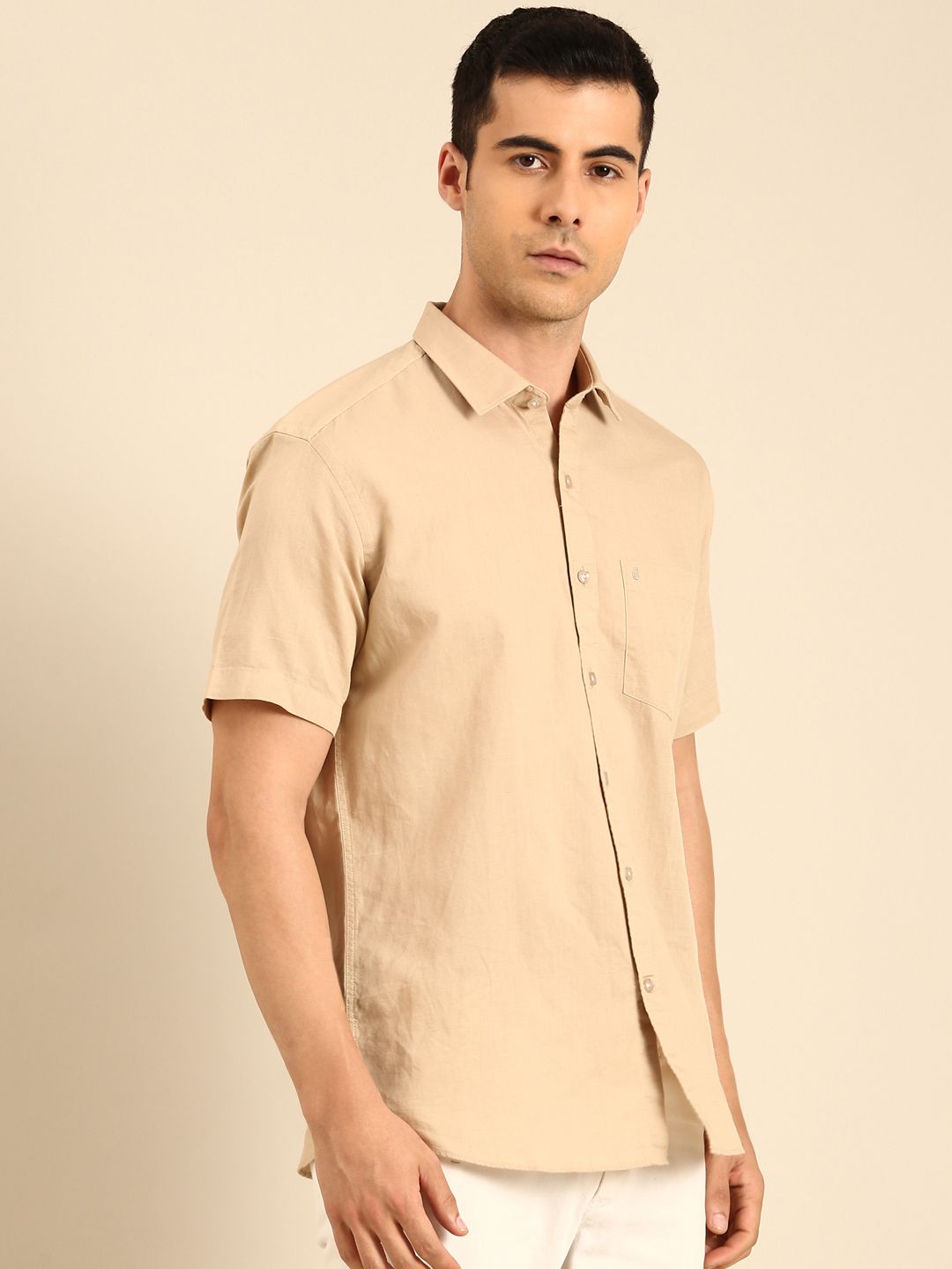 CAVALLO by Linen Club Men's Linen Blend Khaki Solid Contemporary Fit Half Sleeves Casual Shirt