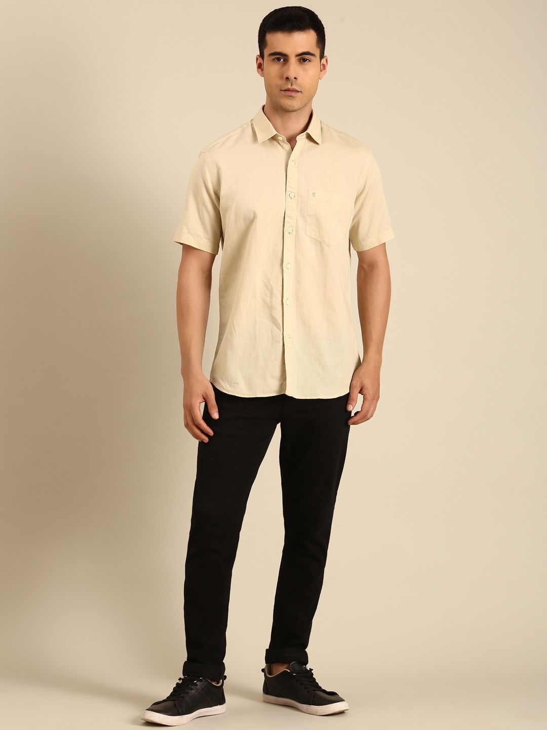 CAVALLO by Linen Club Men's Linen Blend Beige Solid Contemporary Fit Half Sleeves Casual Shirt