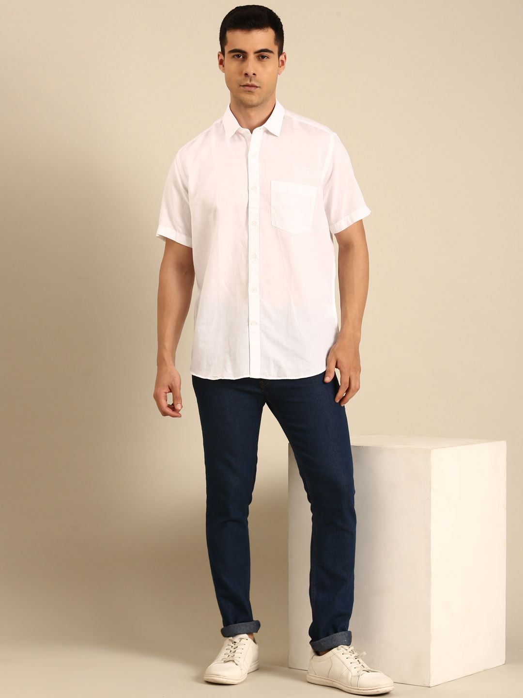 CAVALLO by Linen Club Men's Linen Blend White Solid Contemporary Fit Half Sleeves Casual Shirt With Pocket