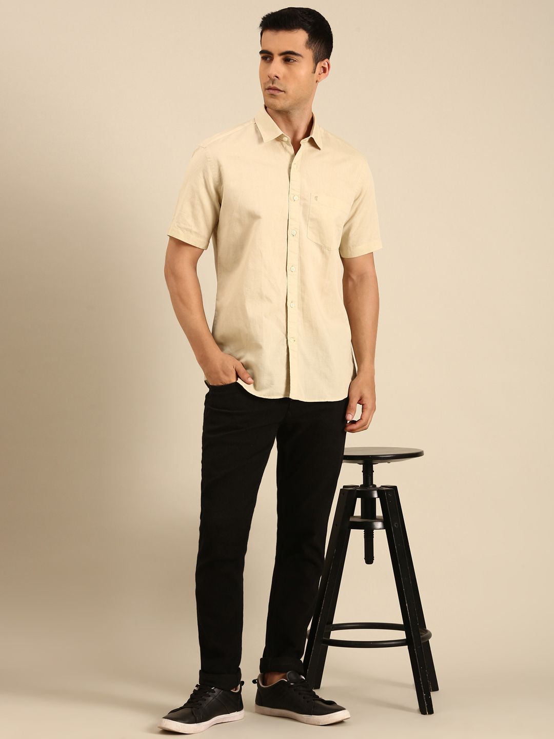 CAVALLO by Linen Club Men's Linen Blend Beige Solid Contemporary Fit Half Sleeves Casual Shirt