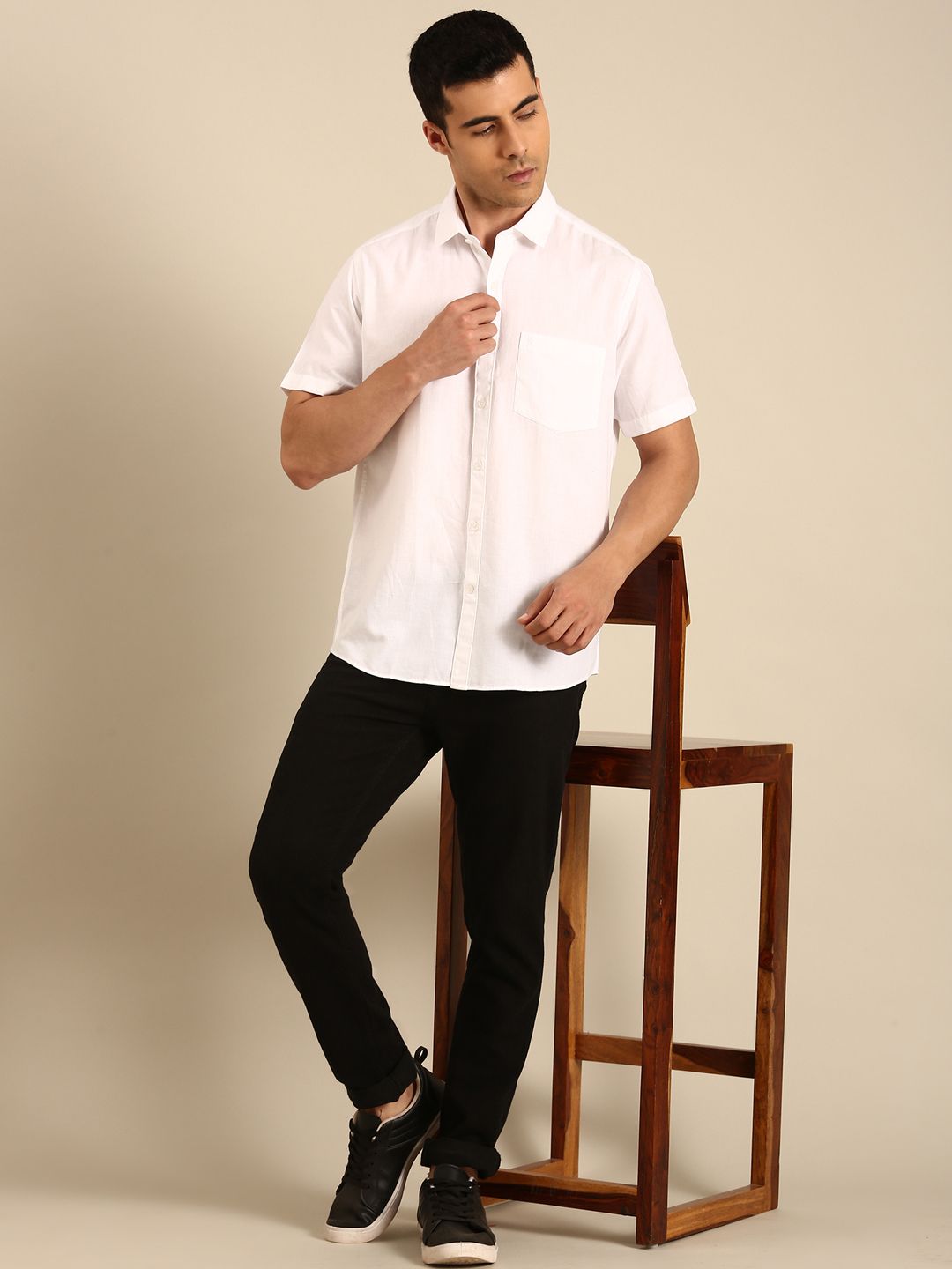 CAVALLO by Linen Club Men's Linen Blend White Solid Contemporary Fit Half Sleeves Casual Shirt