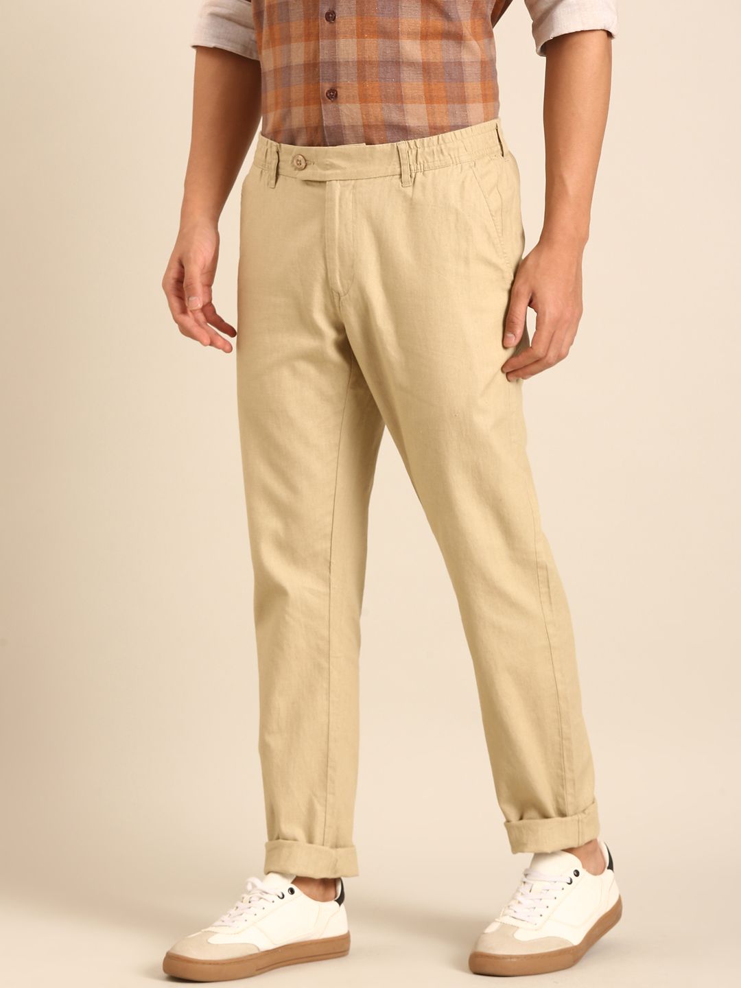 CAVALLO by Linen Club Men's Blended Linen Beige Solid Contemporary Fit Casual Trouser