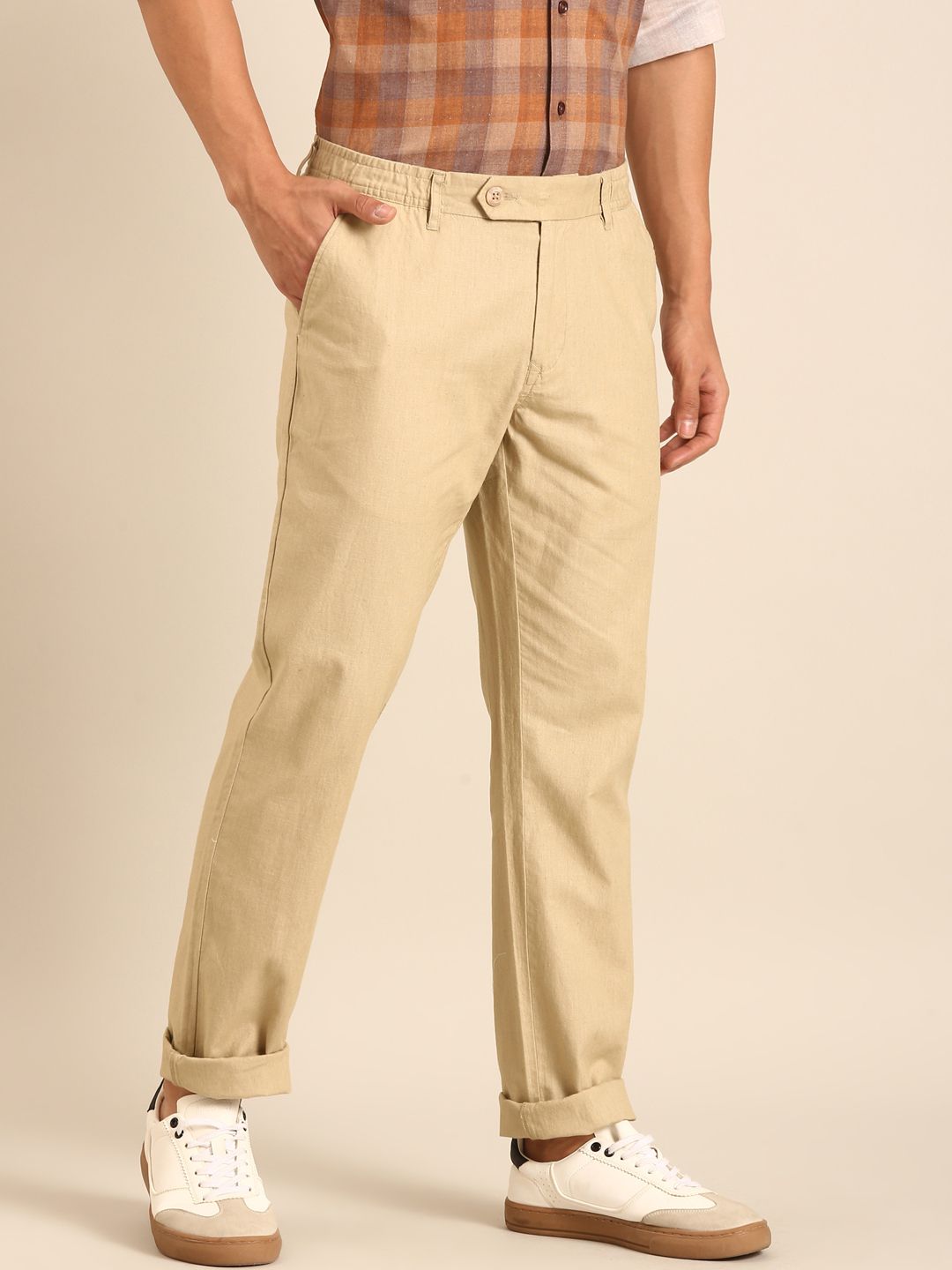 CAVALLO by Linen Club Men's Blended Linen Beige Solid Contemporary Fit Casual Trouser