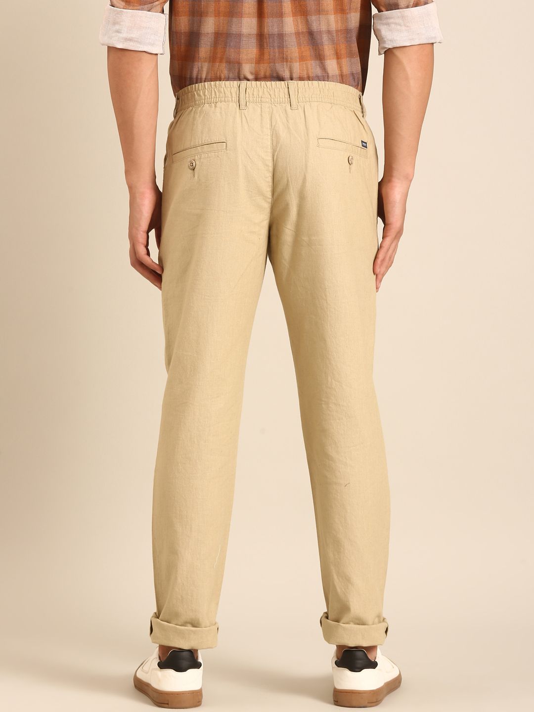 CAVALLO by Linen Club Men's Blended Linen Beige Solid Contemporary Fit Casual Trouser