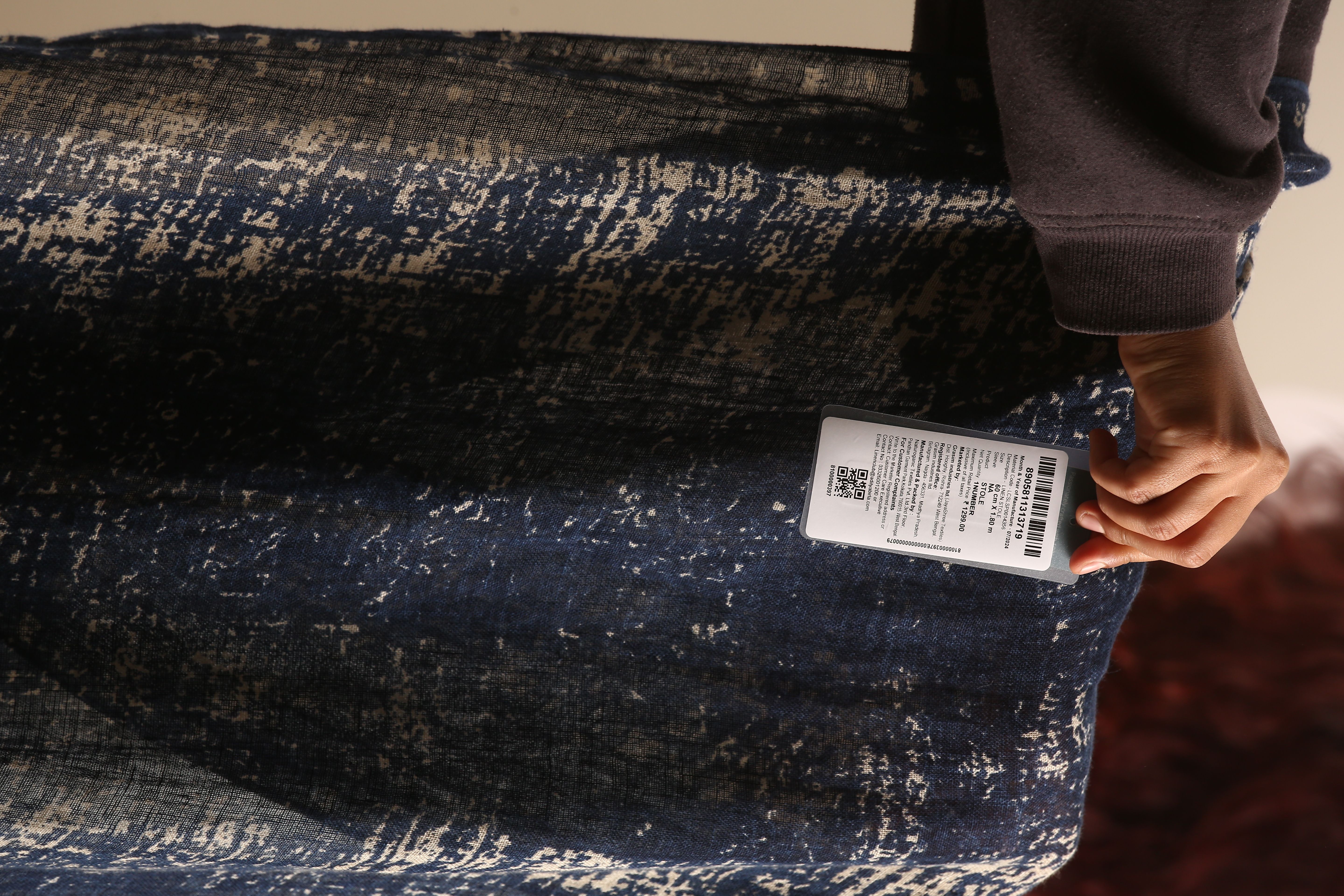 Linen Club Unisex Linen Stole Plaid Dark Navy Blue (Size:Free)