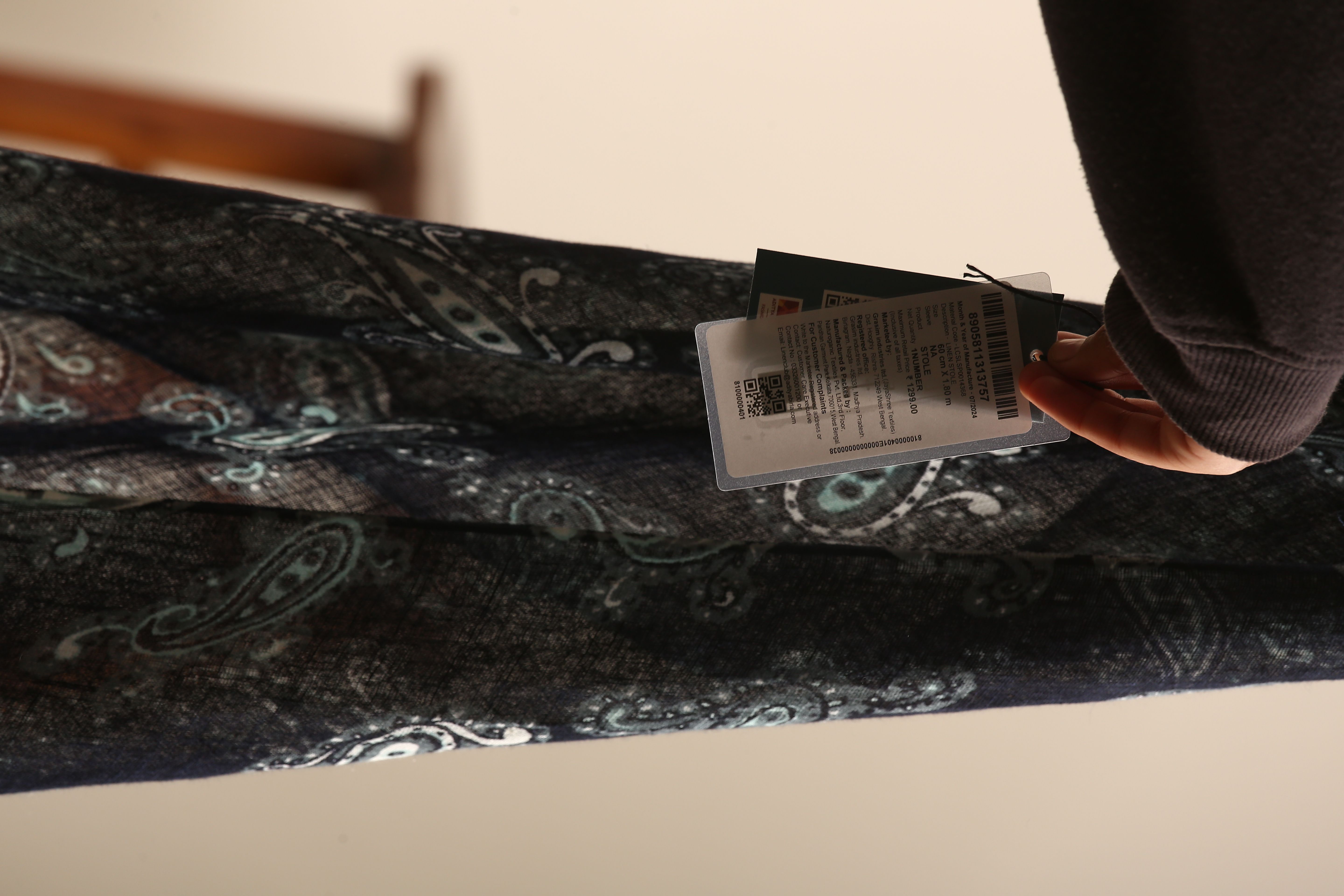 Linen Club Unisex Linen Stole Paisley Black  (Size:Free)