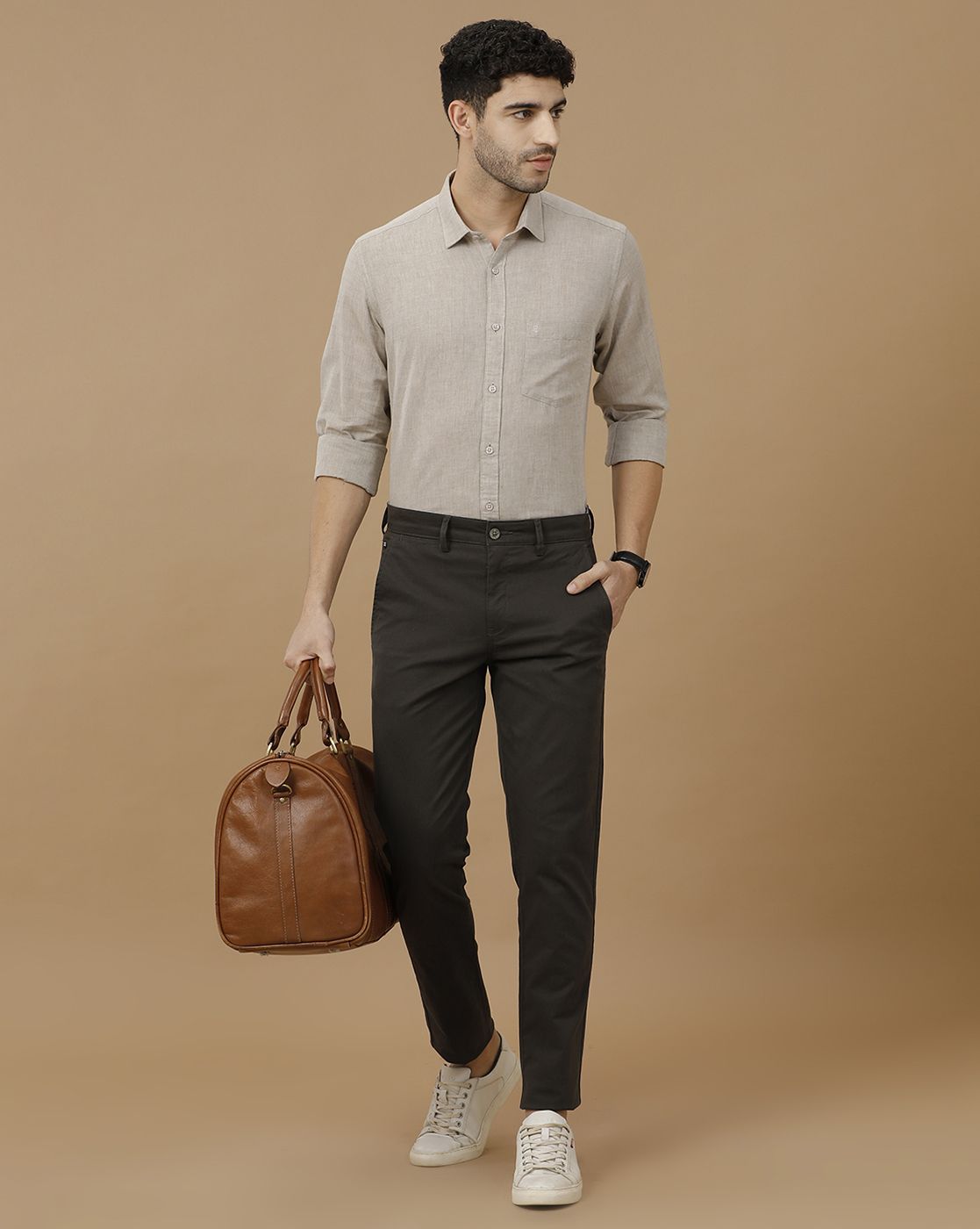 Men's Blended Linen Beige Solid Contemporary Fit Full Sleeve Casual Shirt
