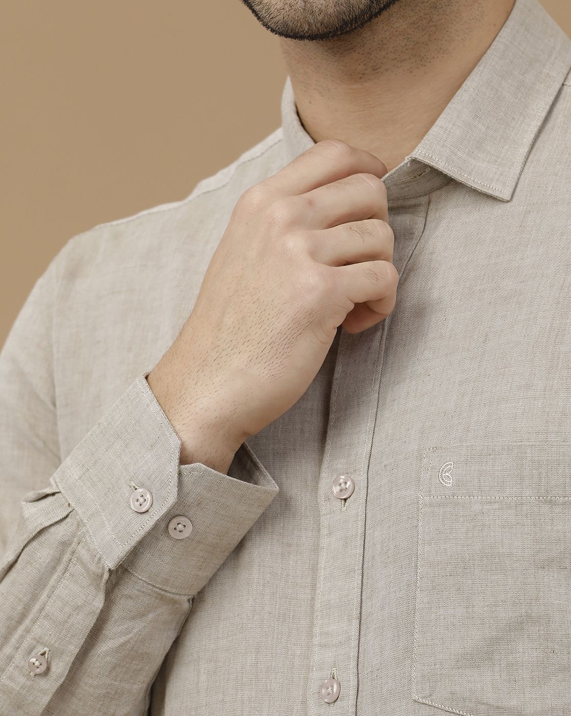 Men's Blended Linen Beige Solid Contemporary Fit Full Sleeve Casual Shirt