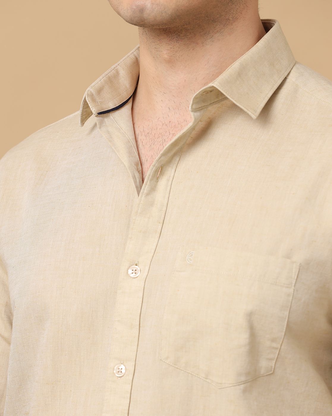 Cavallo By Linen Club Men's Beige Chambray Contemporary Fit Full Sleeve Casual Shirt