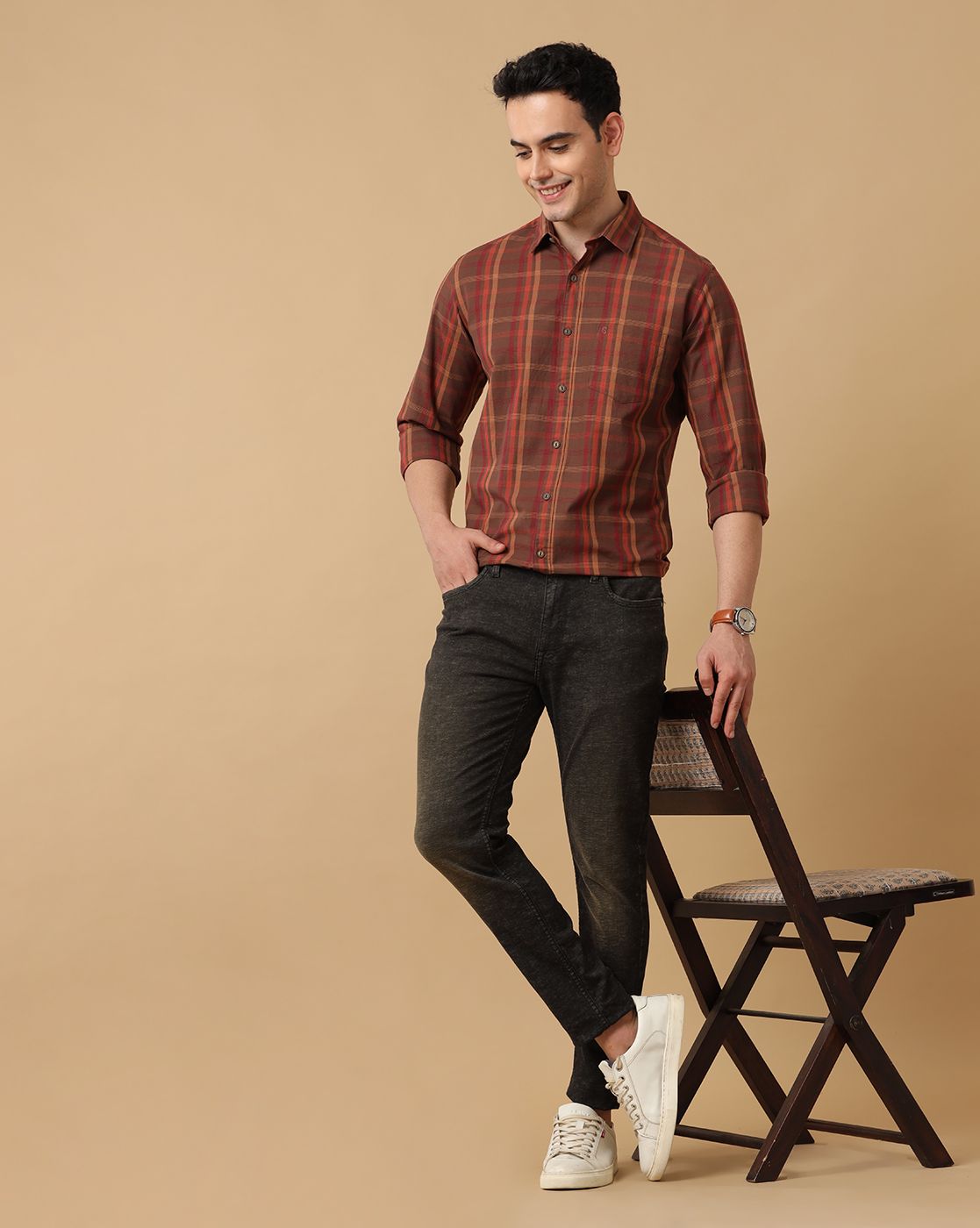 Men's Blended Linen Brown Checked Contemporary Fit Full Sleeve Casual Shirt