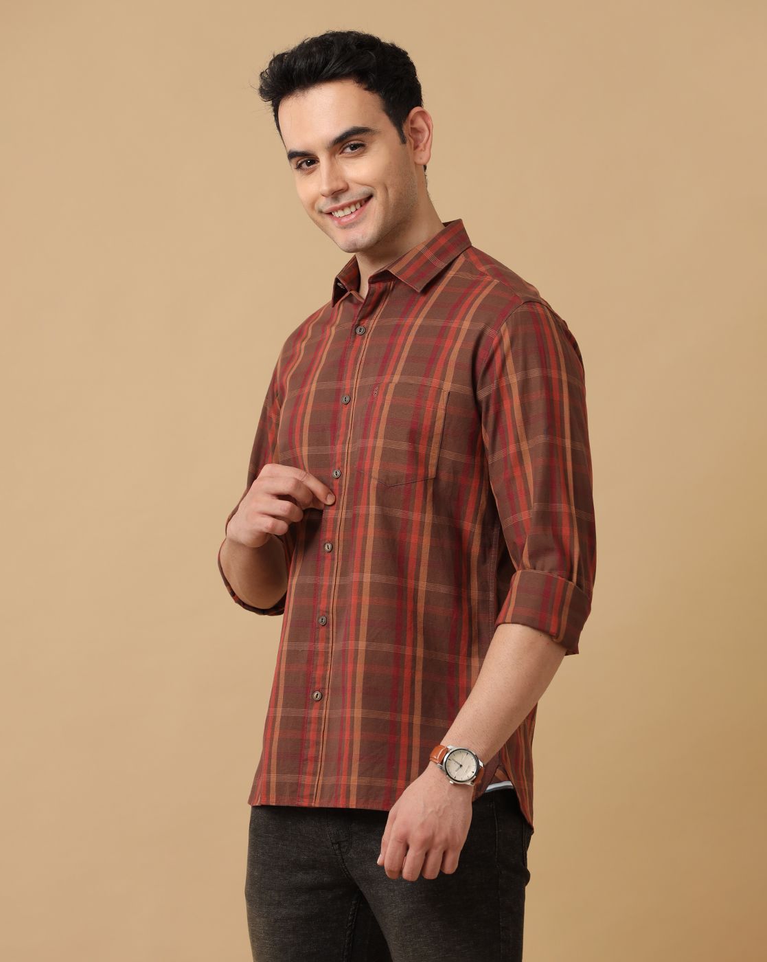 Men's Blended Linen Brown Checked Contemporary Fit Full Sleeve Casual Shirt