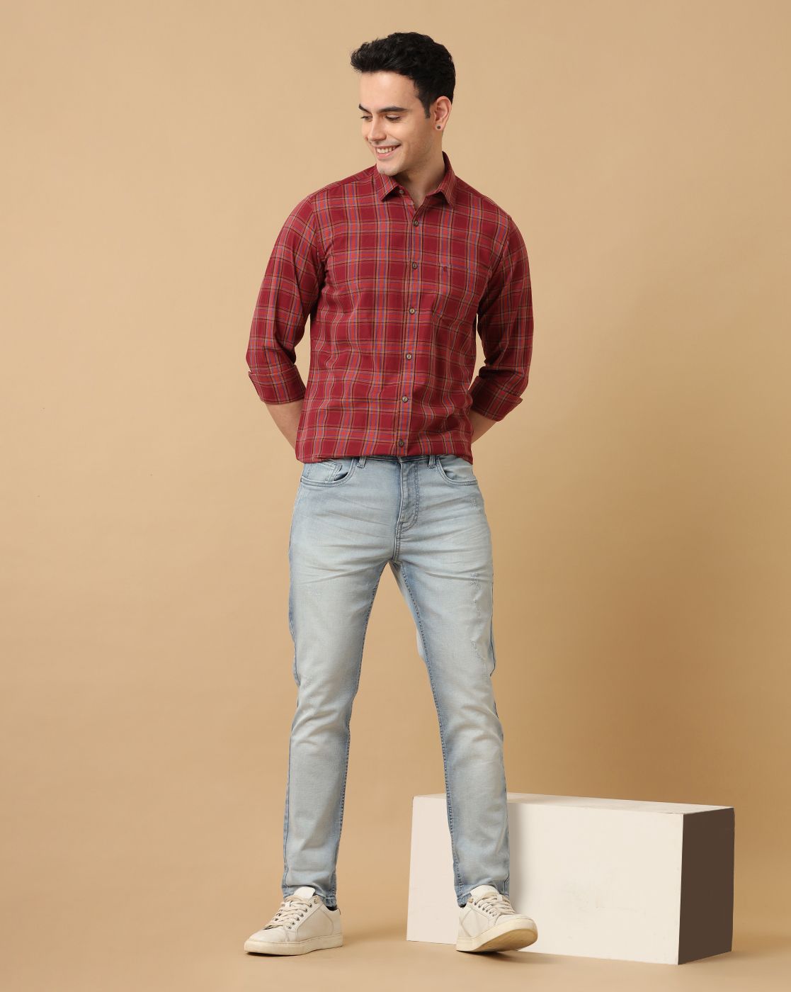Men's Blended Linen Maroon Checked Contemporary Fit Full Sleeve Casual Shirt