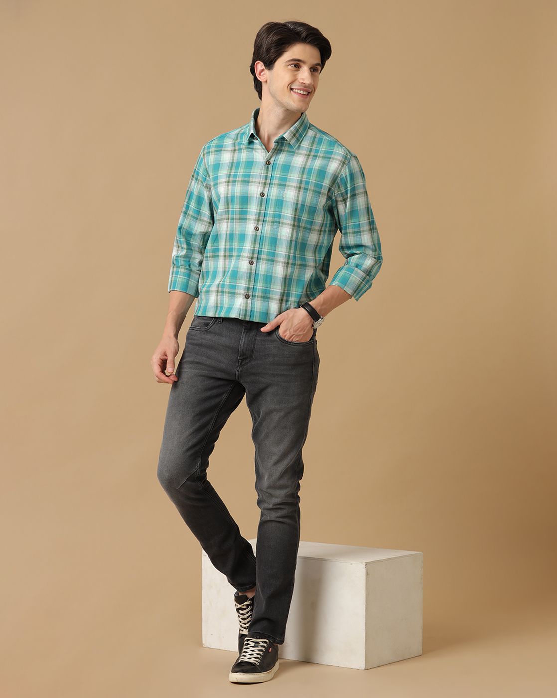 Men's Blended Linen Green Checked Contemporary Fit Full Sleeve Casual Shirt