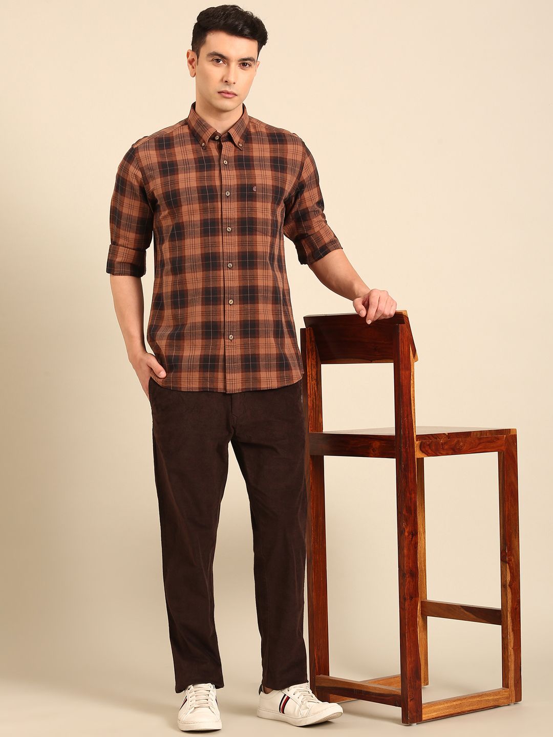 CAVALLO by Linen Club Men's Blended Linen Brown Checkered Contemporary Fit Full Sleeve Casual Shirt