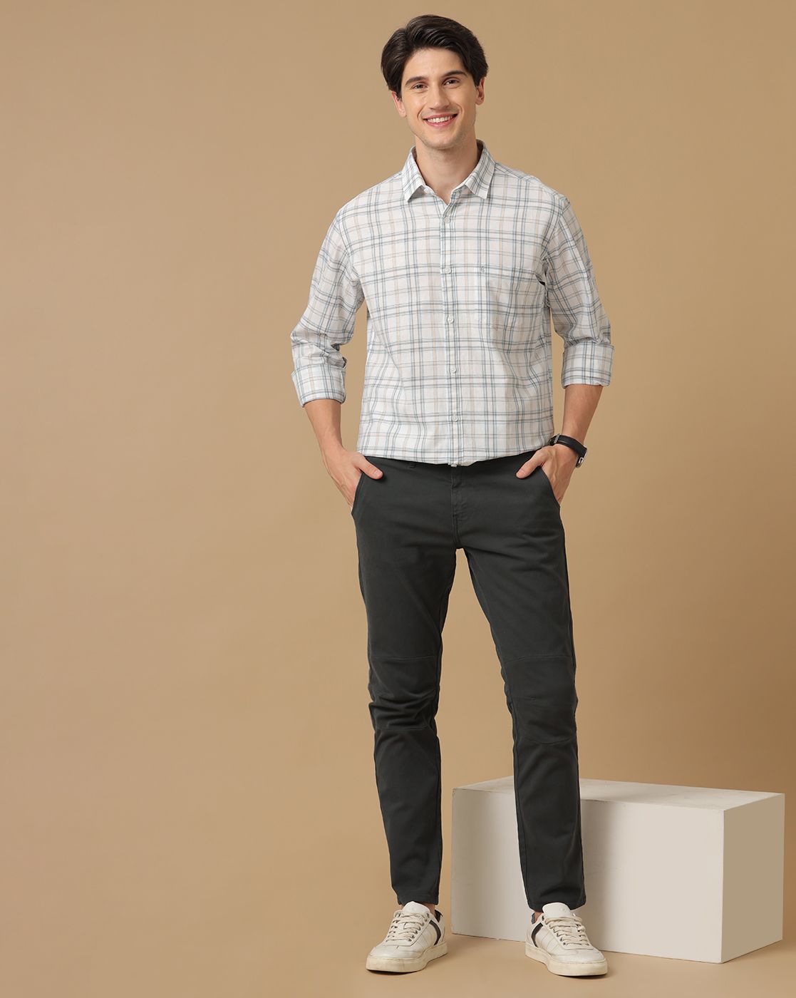 Men's Blended Linen White Checked Contemporary Fit Full Sleeve Casual Shirt