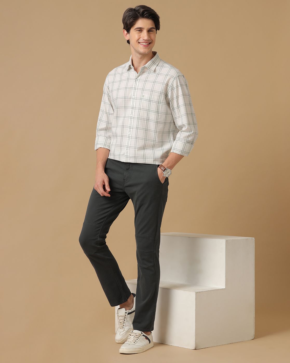 Men's Blended Linen Grey Checked Contemporary Fit Full Sleeve Casual Shirt