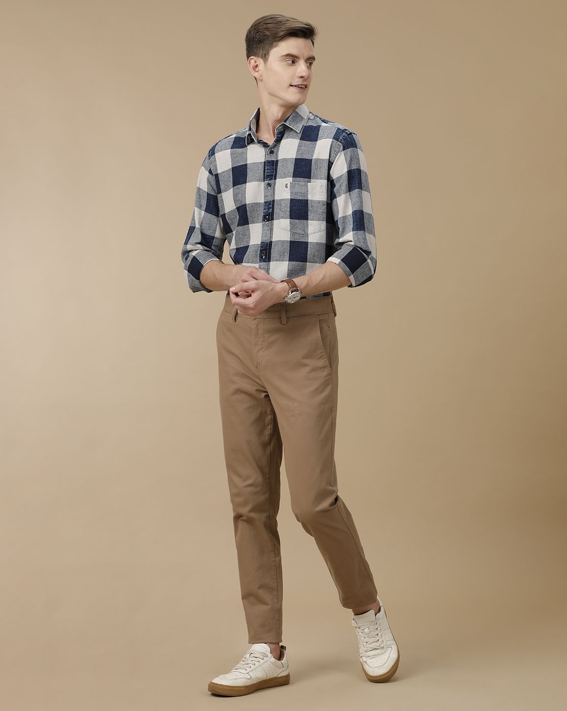 Men's Blended Linen Navy Blue Checked Contemporary Fit Full Sleeve Casual Shirt