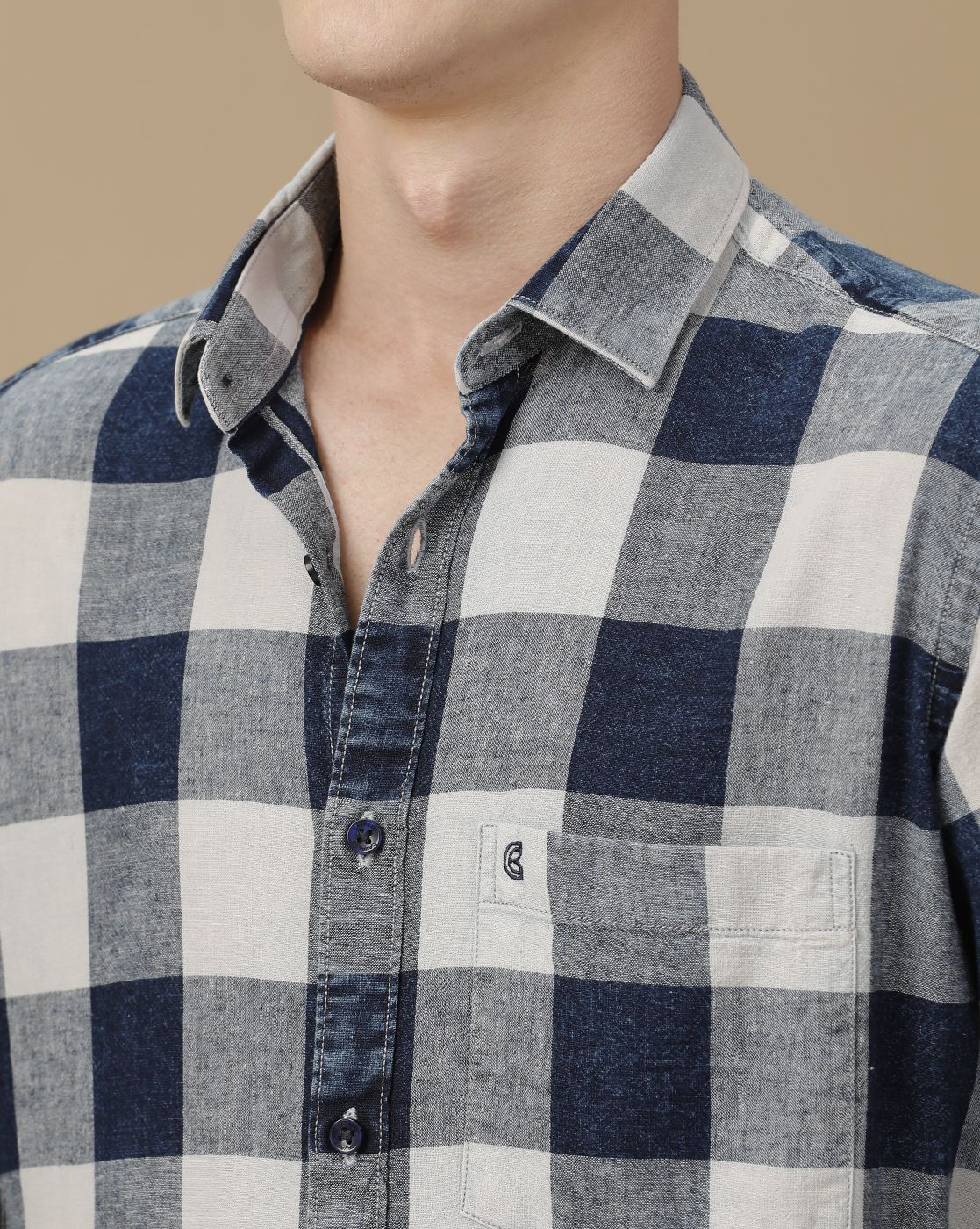 Men's Blended Linen Navy Blue Checked Contemporary Fit Full Sleeve Casual Shirt