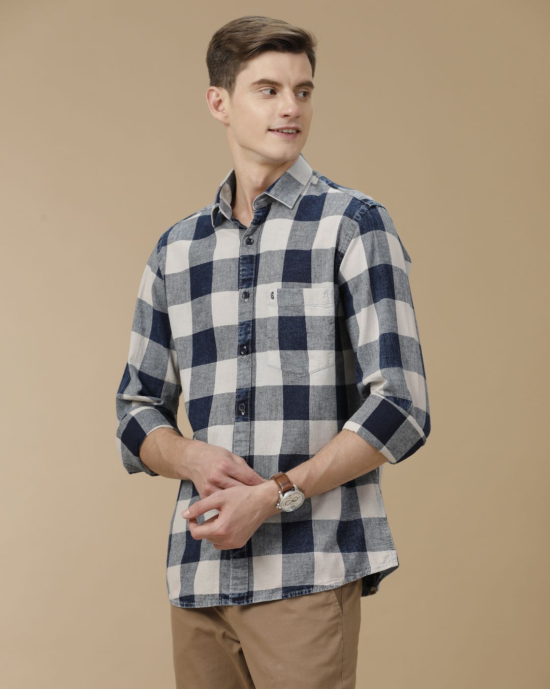 Men's Blended Linen Navy Blue Checked Contemporary Fit Full Sleeve Casual Shirt