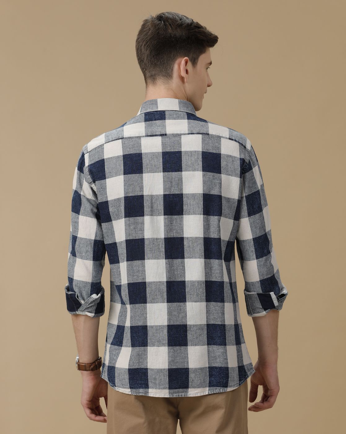 Men's Blended Linen Navy Blue Checked Contemporary Fit Full Sleeve Casual Shirt