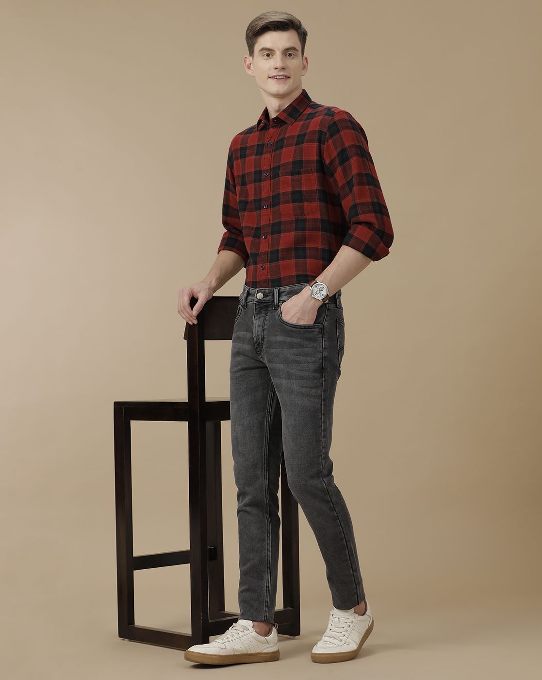 Men's Blended Linen Red Checked Contemporary Fit Full Sleeve Casual Shirt