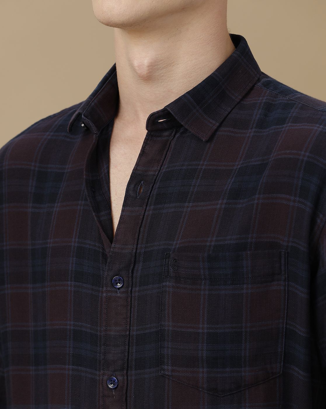 Men's Blended Linen Blue Checked Contemporary Fit Full Sleeve Casual Shirt