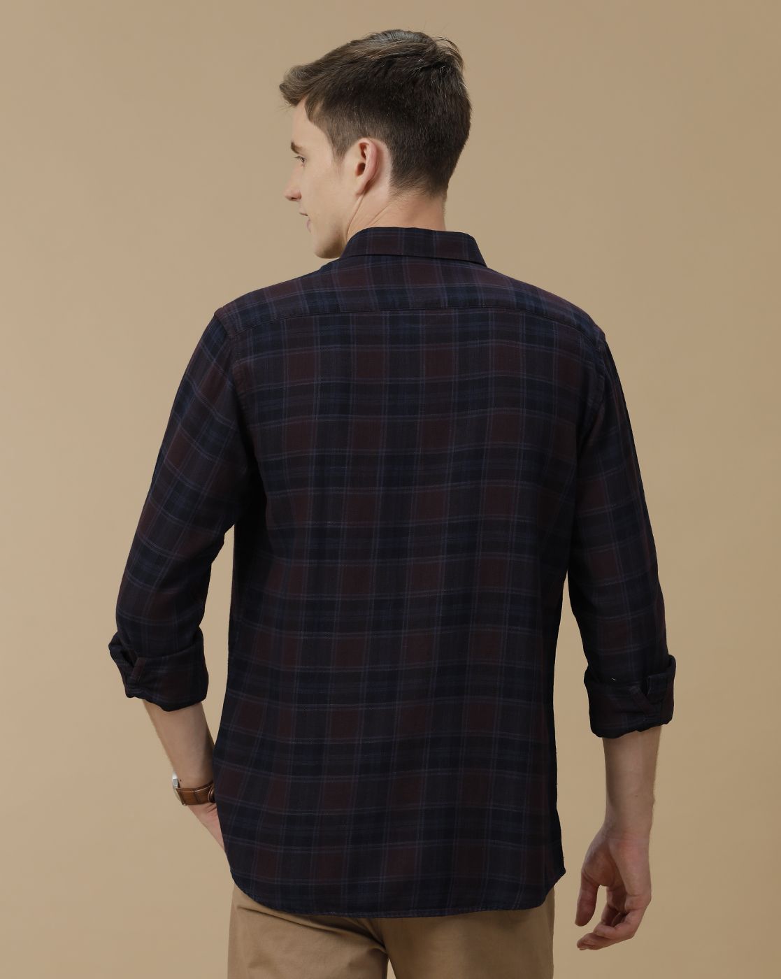 Men's Blended Linen Blue Checked Contemporary Fit Full Sleeve Casual Shirt