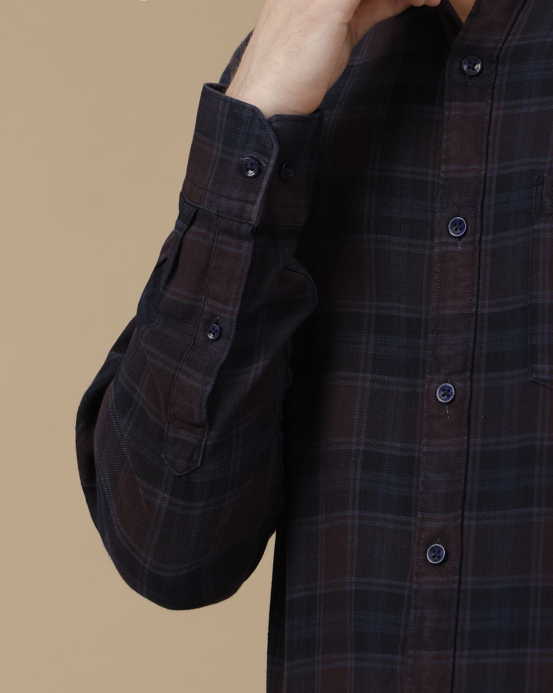 Men's Blended Linen Blue Checked Contemporary Fit Full Sleeve Casual Shirt