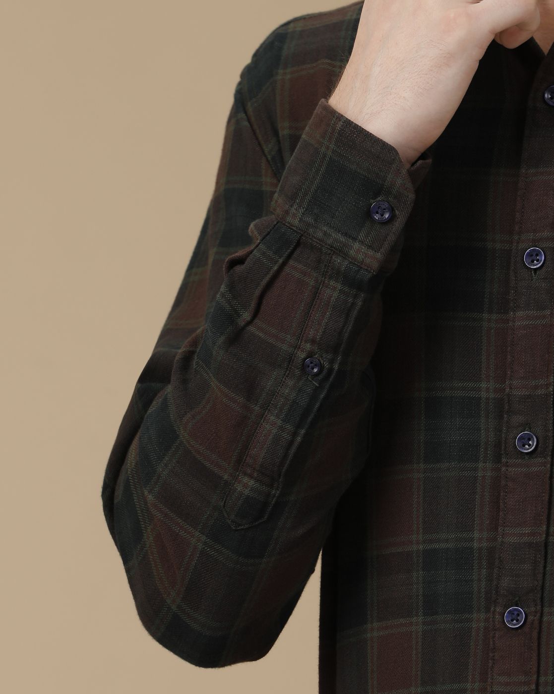 Men's Blended Linen Brown Checked Contemporary Fit Full Sleeve Casual Shirt