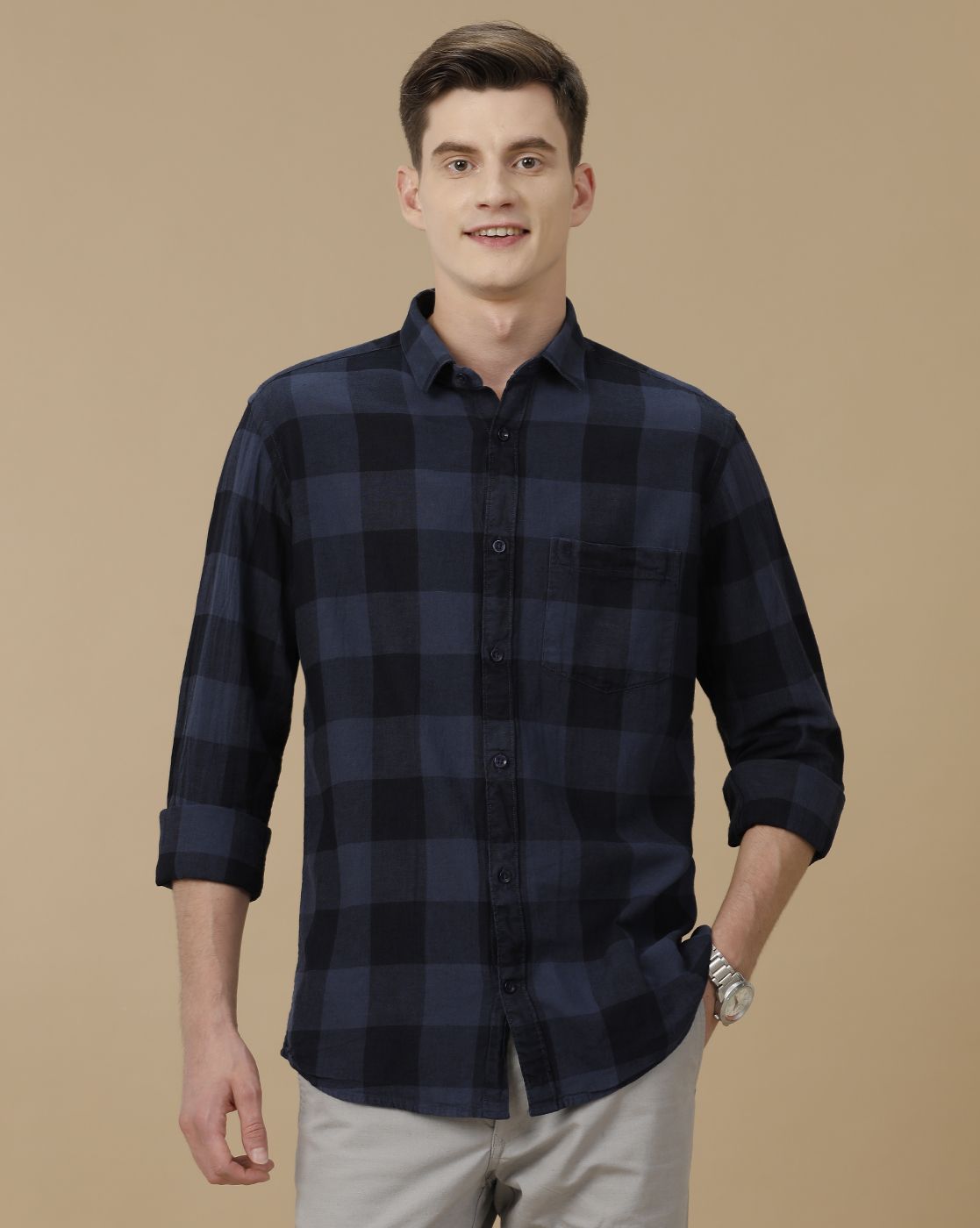 Men's Blended Linen Navy Blue Checked Contemporary Fit Full Sleeve Casual Shirt