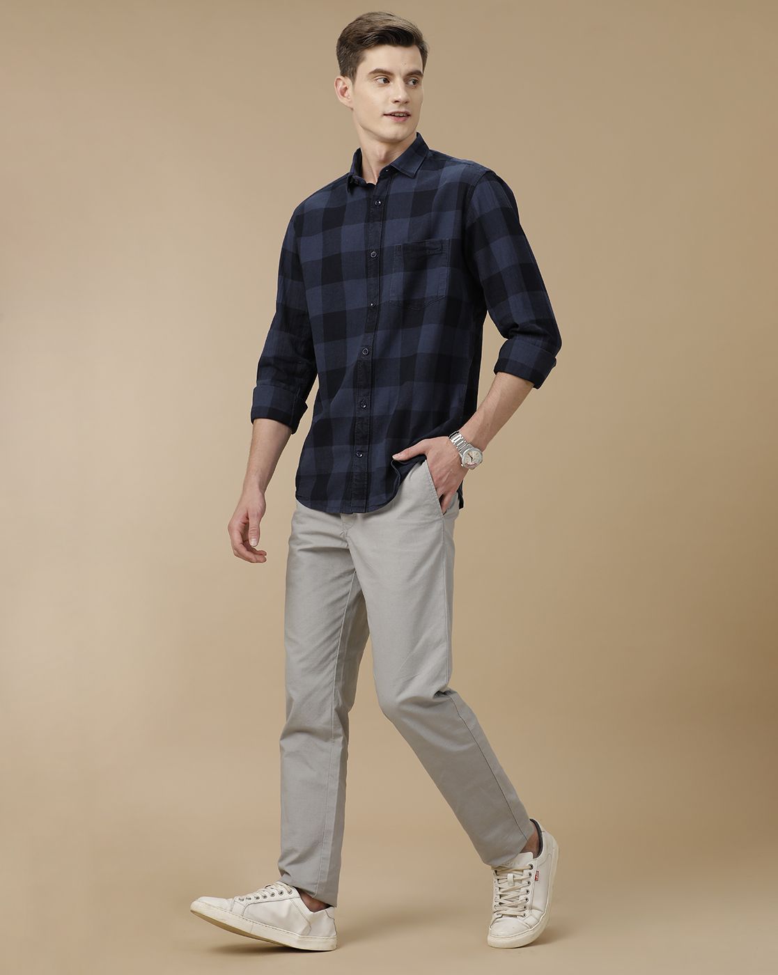 Men's Blended Linen Navy Blue Checked Contemporary Fit Full Sleeve Casual Shirt