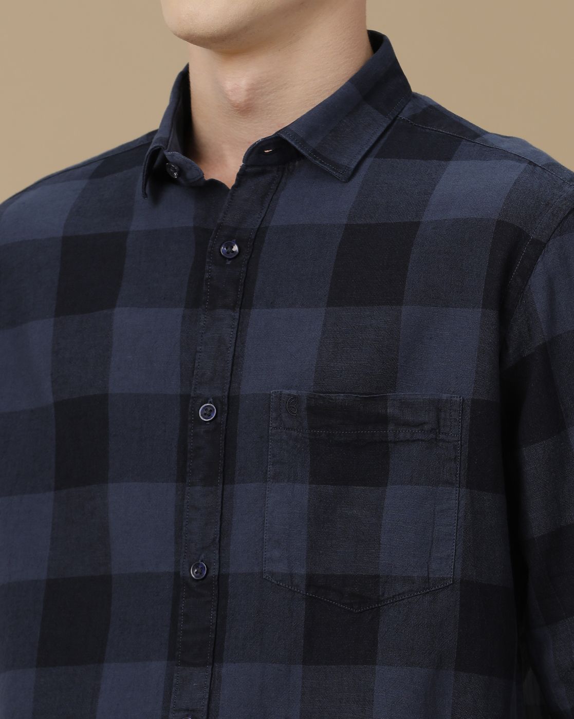 Men's Blended Linen Navy Blue Checked Contemporary Fit Full Sleeve Casual Shirt
