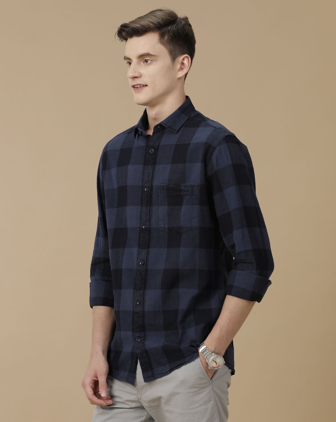 Men's Blended Linen Navy Blue Checked Contemporary Fit Full Sleeve Casual Shirt
