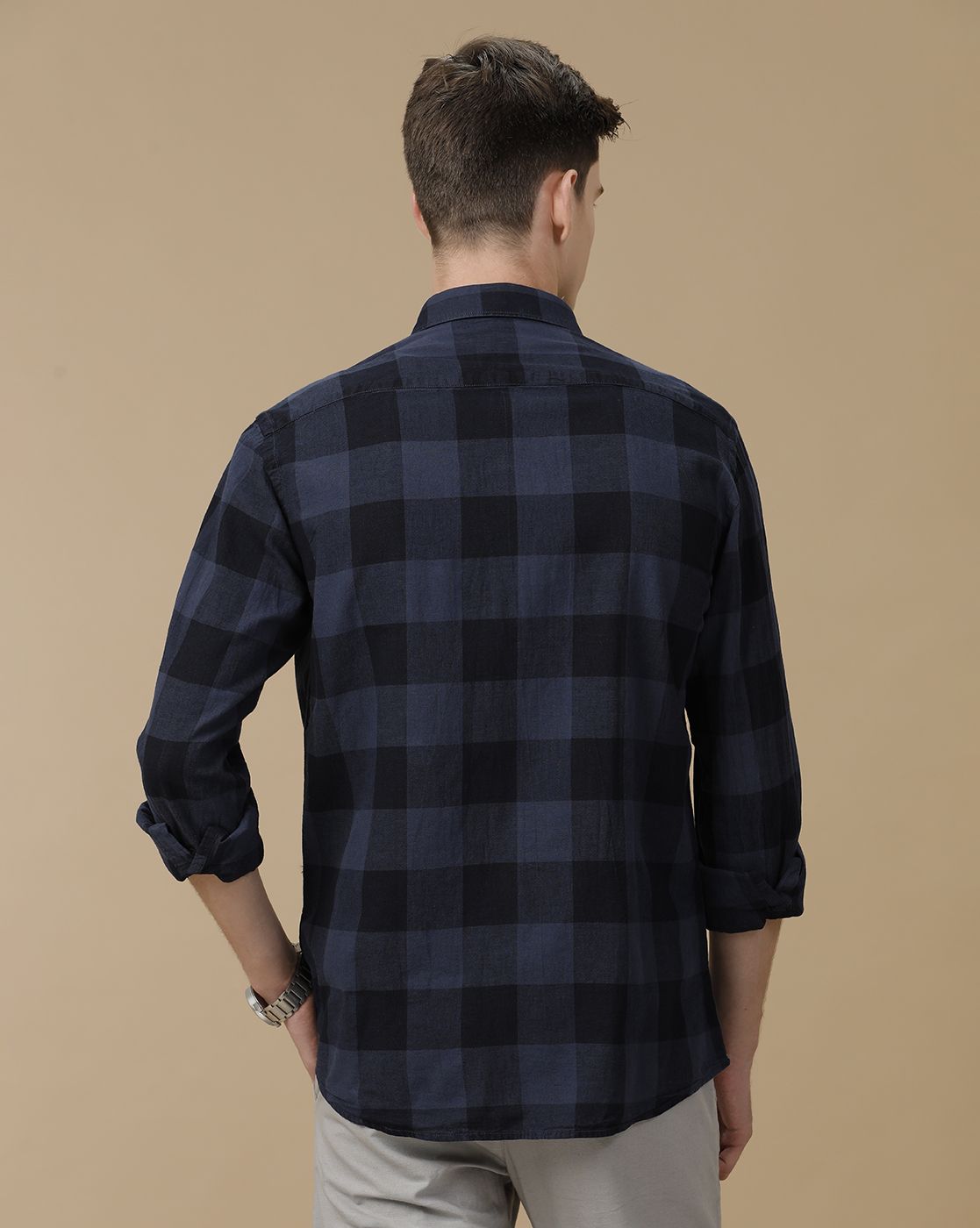 Men's Blended Linen Navy Blue Checked Contemporary Fit Full Sleeve Casual Shirt