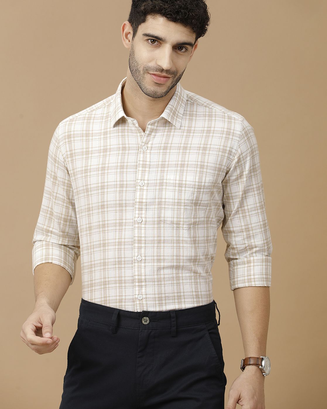 Men's Blended Linen Beige Checked Contemporary Fit Full Sleeve Casual Shirt