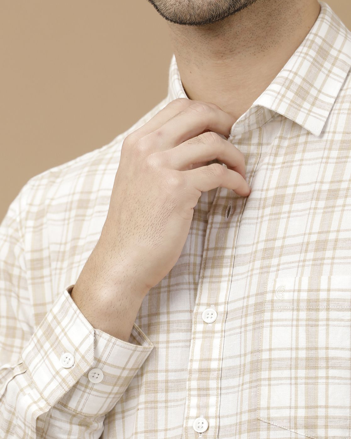Men's Blended Linen Beige Checked Contemporary Fit Full Sleeve Casual Shirt