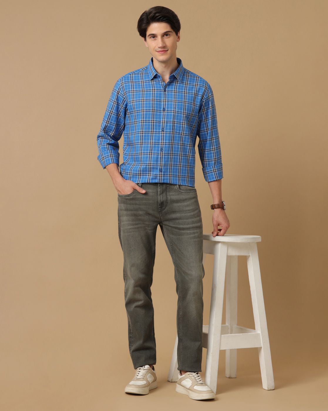 Men's Blended Linen Blue Checked Contemporary Fit Full Sleeve Casual Shirt