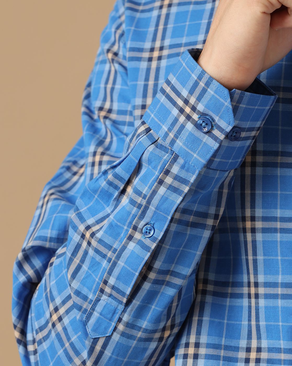 Men's Blended Linen Blue Checked Contemporary Fit Full Sleeve Casual Shirt
