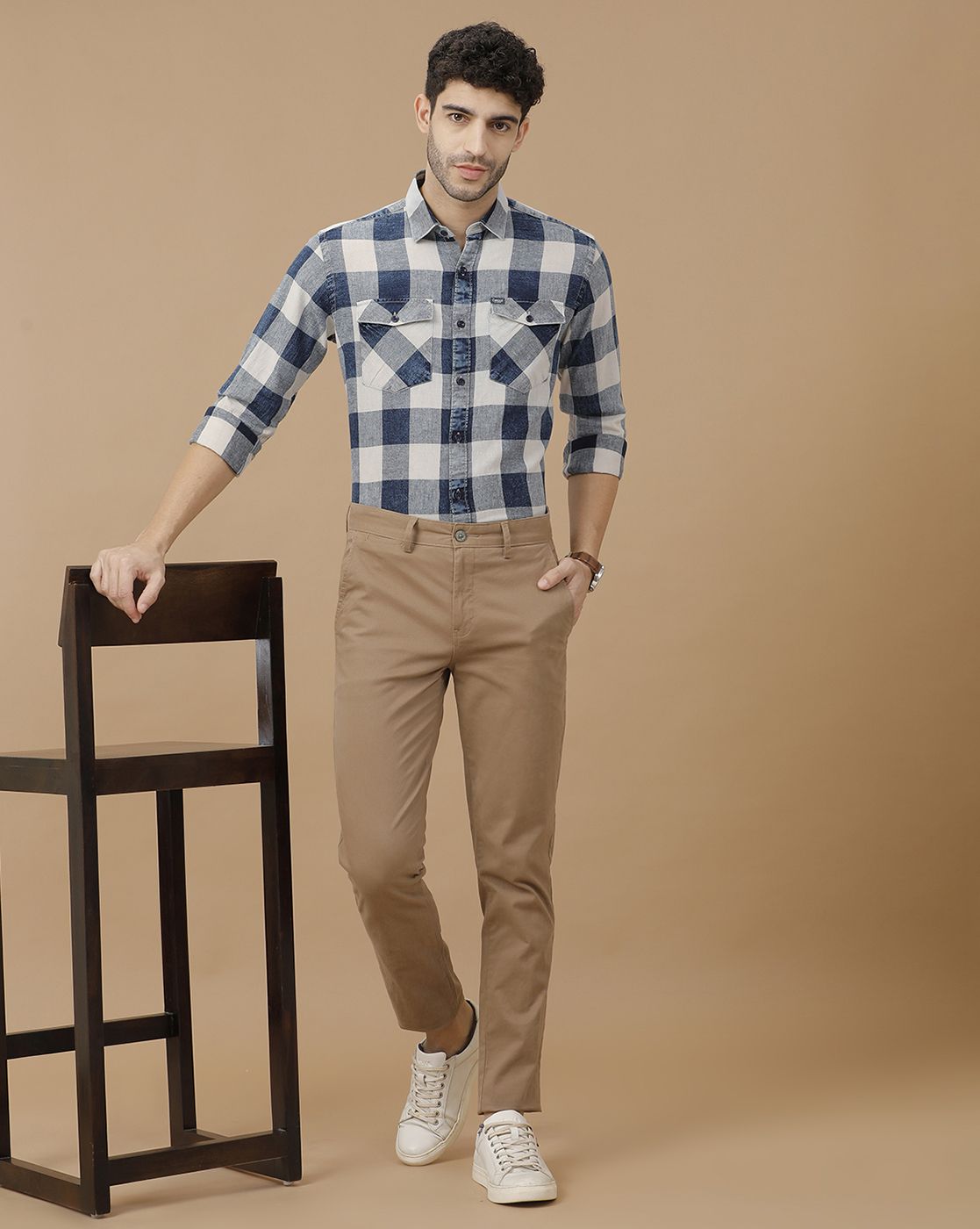 Men's Blended Linen Blue Checked Contemporary Fit Full Sleeve Casual Shirt