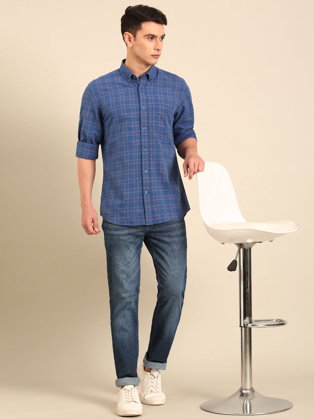 CAVALLO by Linen Club Men's Blended Linen Blue Checkered Contemporary Fit Full Sleeve Casual Shirt
