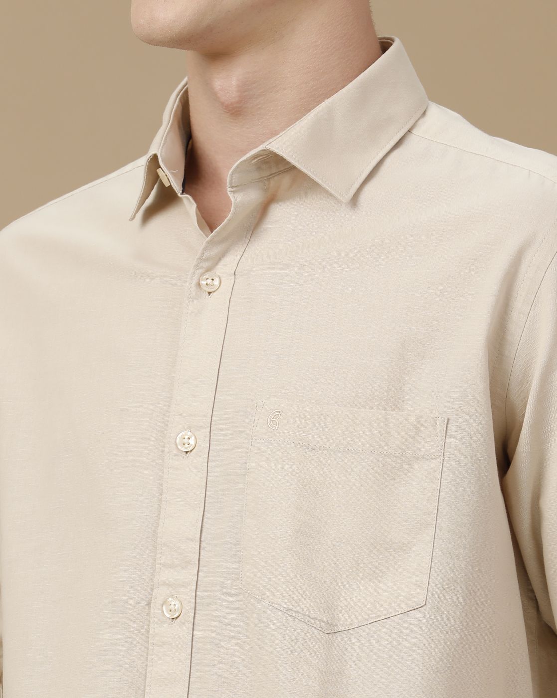 Men's Blended Linen Beige Solid Contemporary Fit Full Sleeve Casual Shirt