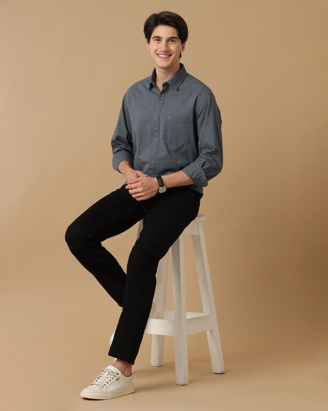 Men's Blended Linen Grey Solid Contemporary Fit Full Sleeve Casual Shirt