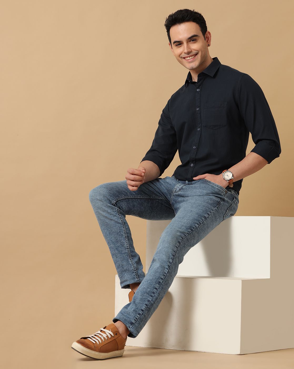 Men's Blended Linen Navy Solid Contemporary Fit Full Sleeve Casual Shirt