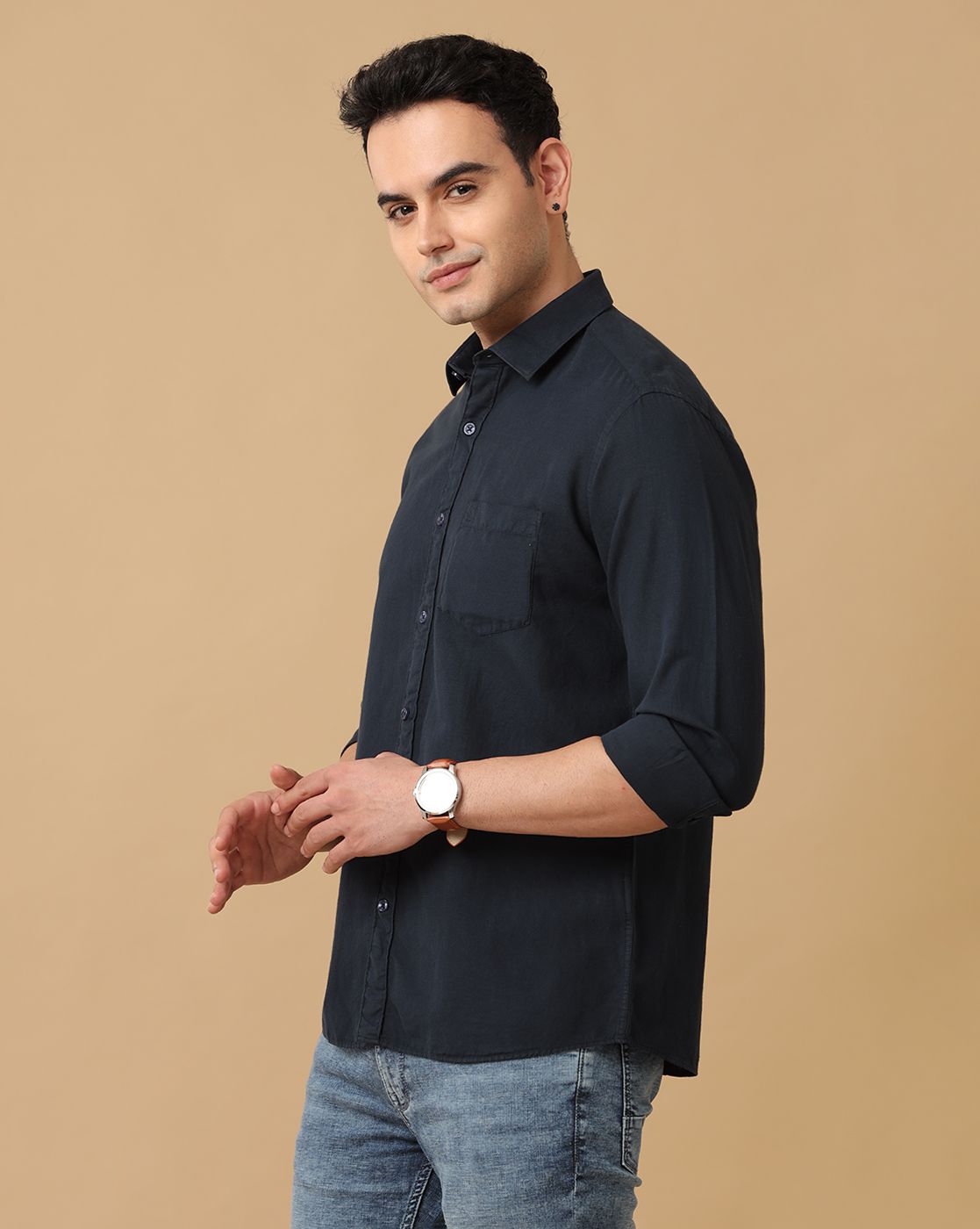 Men's Blended Linen Navy Solid Contemporary Fit Full Sleeve Casual Shirt