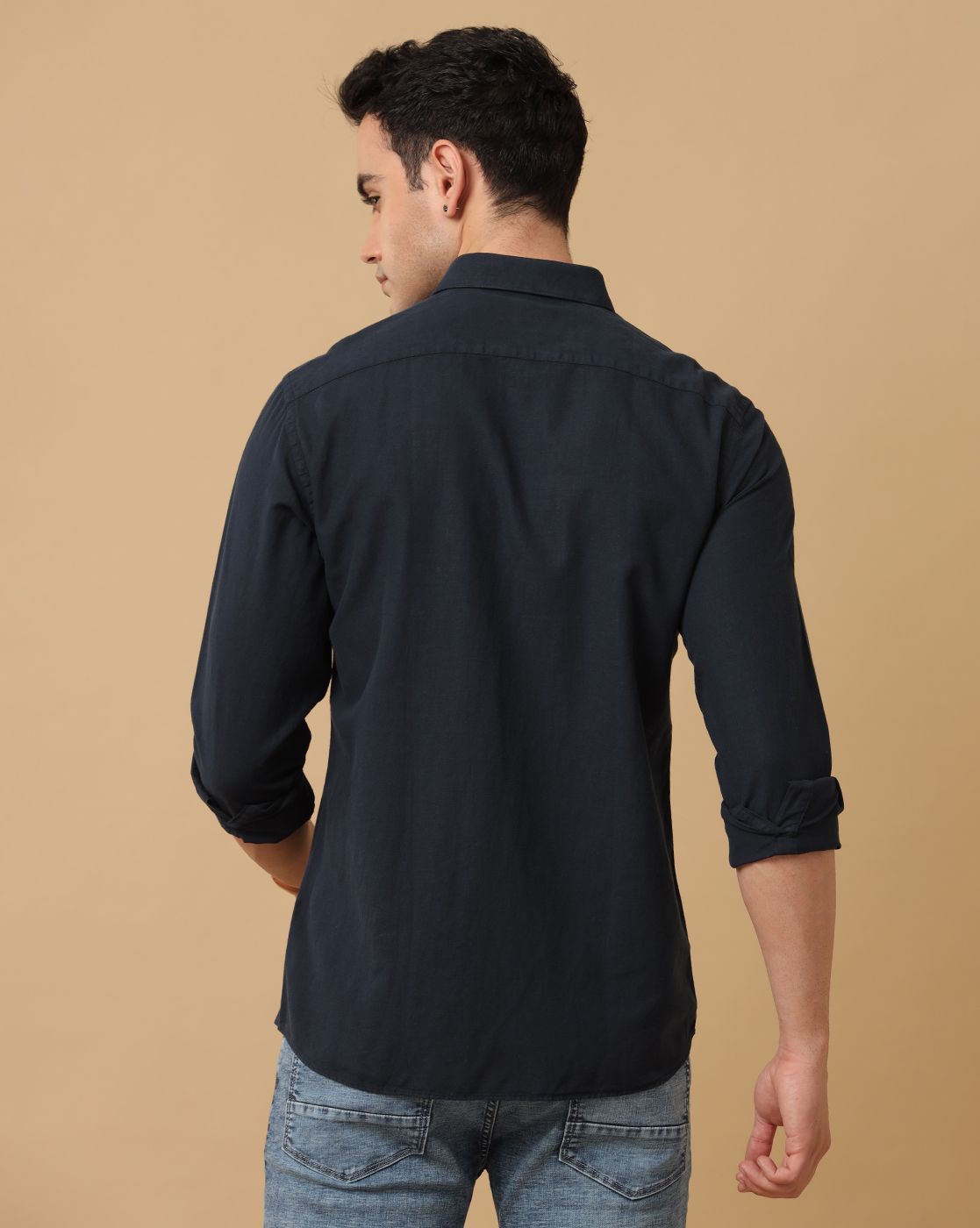 Men's Blended Linen Navy Solid Contemporary Fit Full Sleeve Casual Shirt