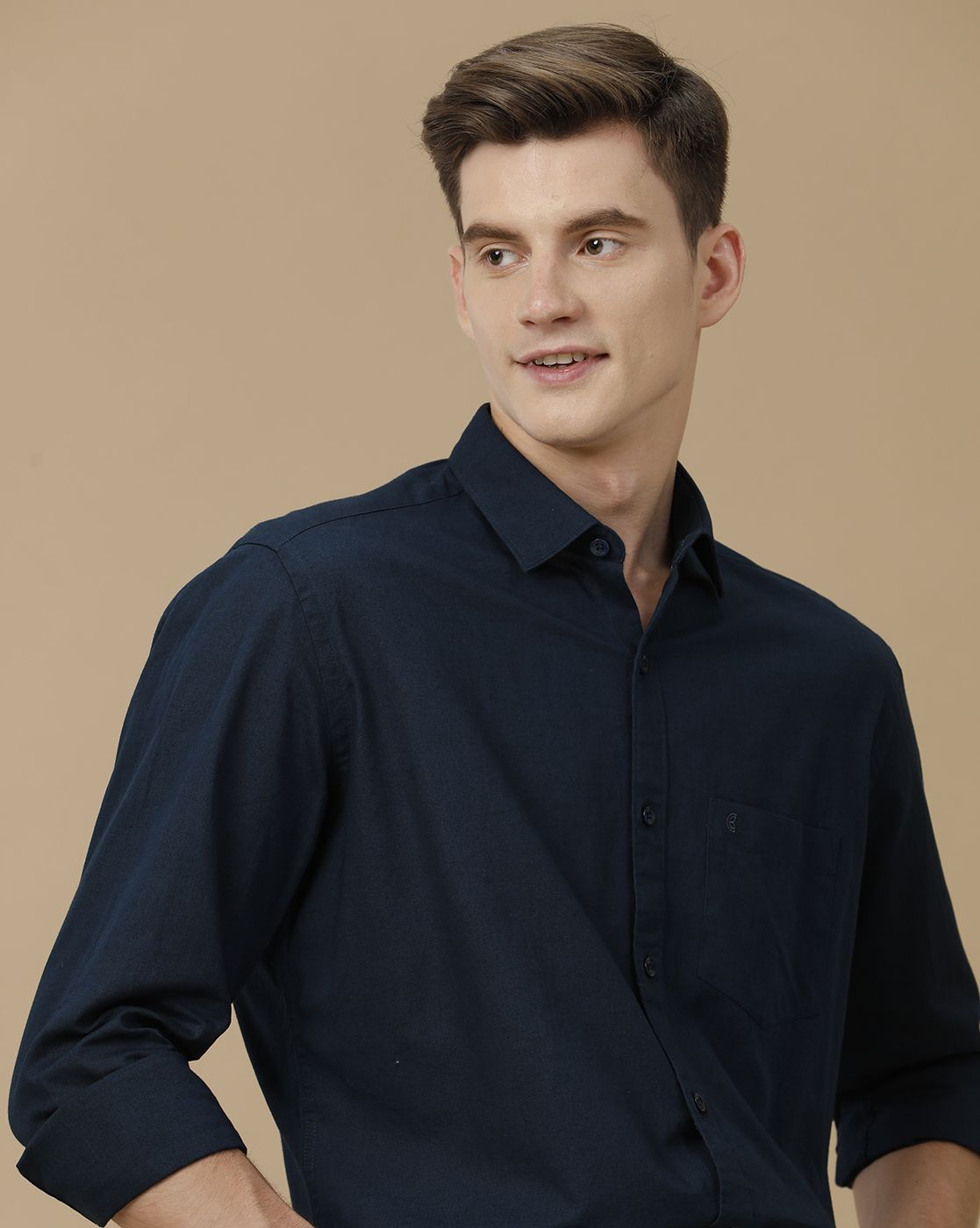 Men's Blended Linen Navy Blue Solid Contemporary Fit Full Sleeve Casual Shirt